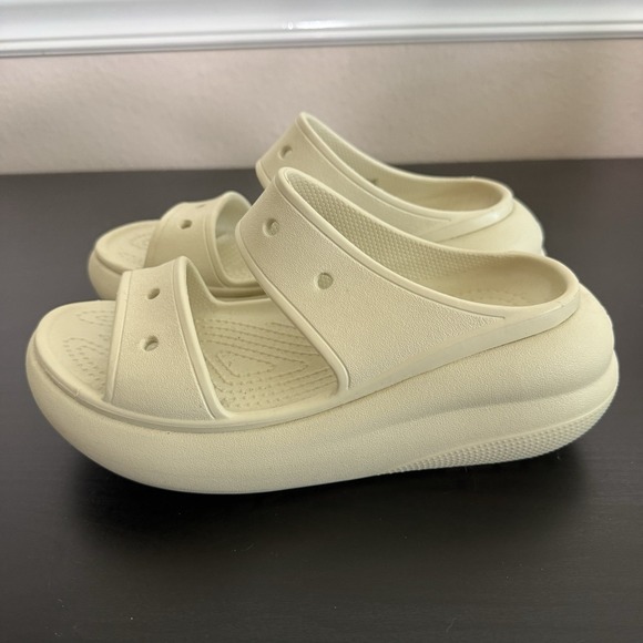 CROCS Cream Sandals - Picture 4 of 8